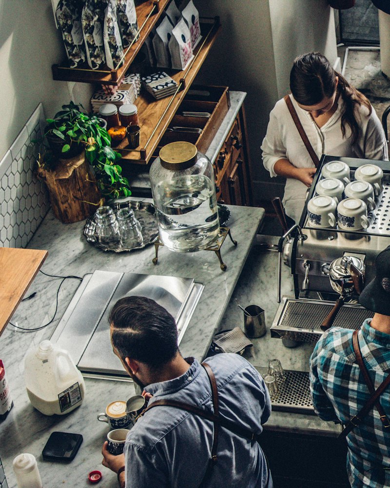Cafeteria com cozinha e atendimento